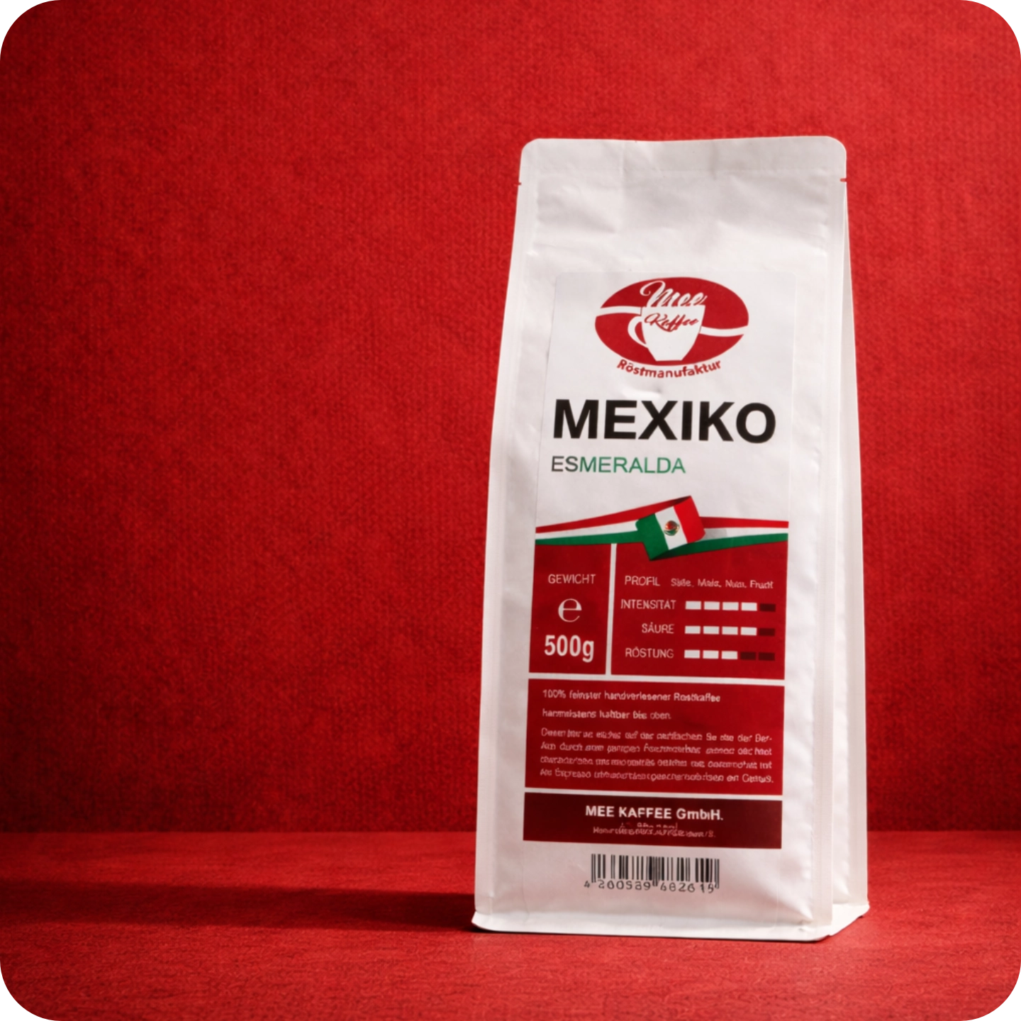 500-g-Packung Mexiko Kaffee Esmeralda von MEE KAFFEE vor rotem Hintergrund