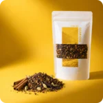 Assam Chai von MEE KAFFEE mit ausgewählten Gewürzen wie Zimt, Kardamom und Vanille – aromatische Schwarztee-Mischung für Chai Latte, klassischen Heißtee oder kreative Teevariationen