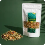 Hochwertiger loser Kräutertee mit sorgfältig ausgewählten Zutaten wie Zitronengras, Süßholzwurzel, Kräutern, Blütenblättern und Fruchtstücken – harmonische Kräutermischung von MEE KAFFEE