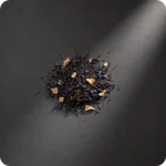 Loser Earl Grey Tee von MEE KAFFEE mit aromatischem Schwarztee, feiner Bergamotte, leuchtend blauen Kornblüten und fruchtigen Zitrusstücken – harmonische Komposition für einen eleganten Teegenuss
