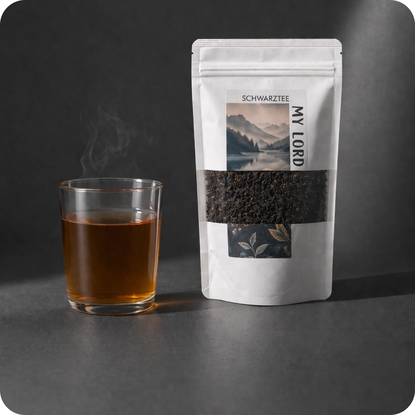 Loser Earl Grey Schwarztee von MEE KAFFEE neben einer frisch aufgebrühten Tasse Tee – klassische Teemischung mit feiner Bergamotte-Note für aromatischen Genuss zu jeder Tageszeit